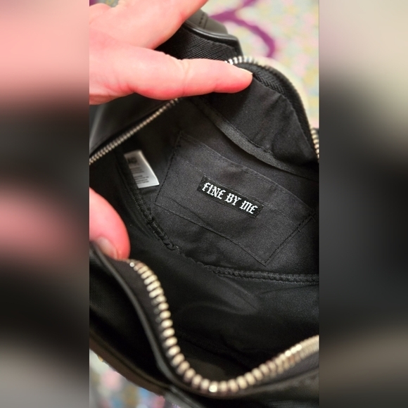 HEART SHAPED SPIDERWEB BACKPACK NWT - Picture 3 of 4